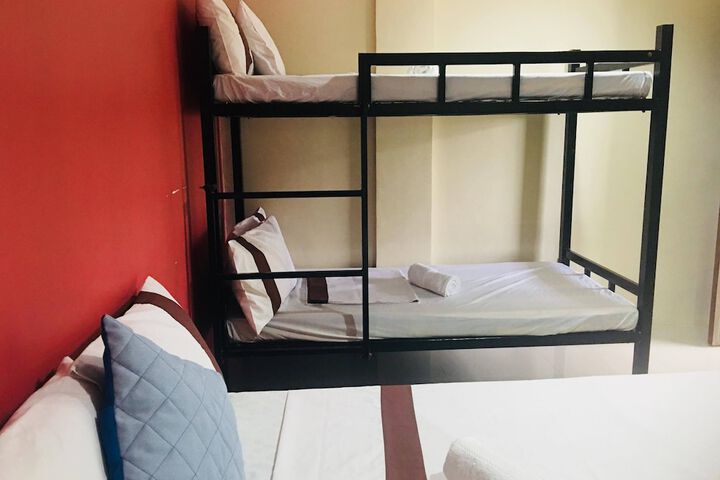 Room 6 of 25