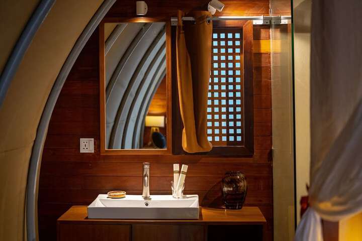 Room 9 of 20