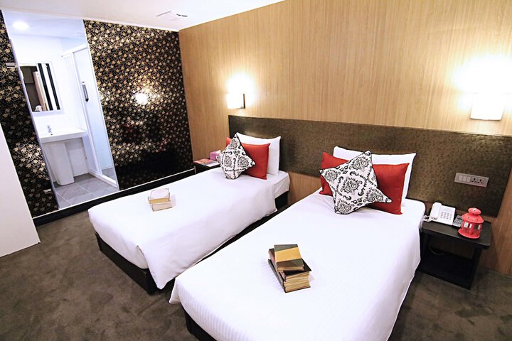 Room 10 of 39