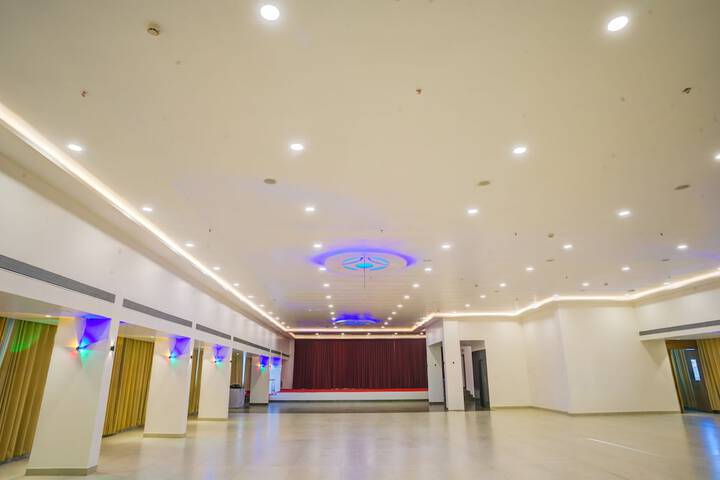 Ballroom/Hall 22 of 29