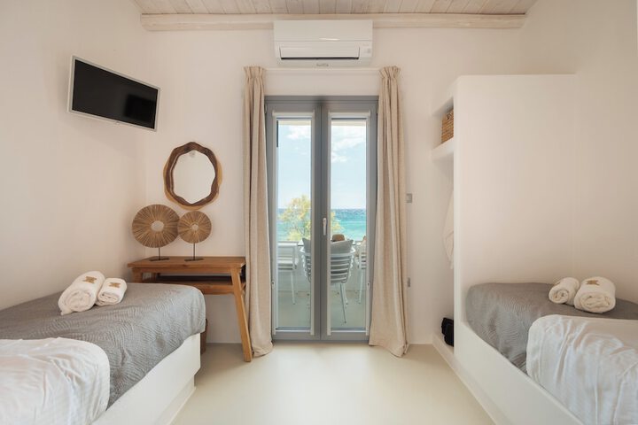 Room 32 of 169