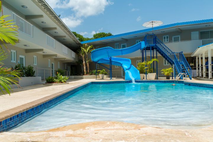Hotel Pool