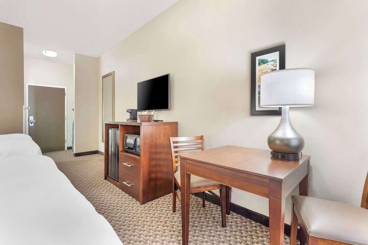 Queen Bed Accessible (5 of 9)