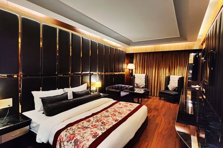 Room 12 of 43