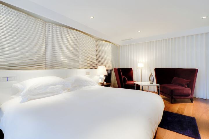 Room 3 of 48