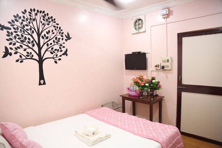 Room 3 of 6