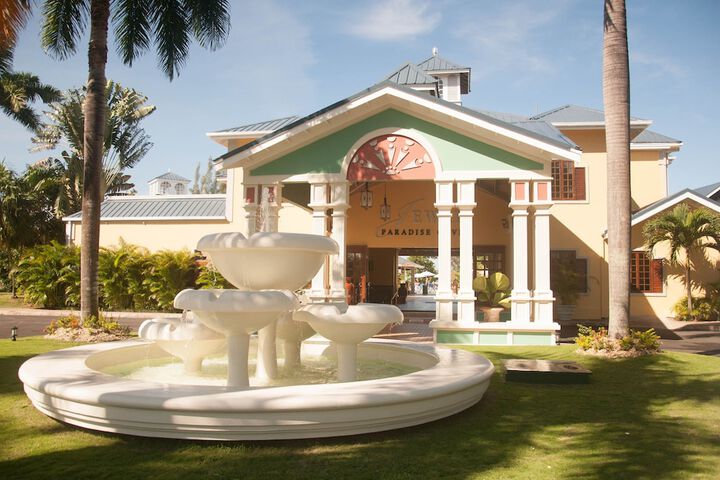 Hotel Exterior 117 of 125