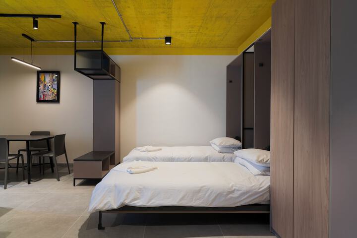 Room 21 of 42