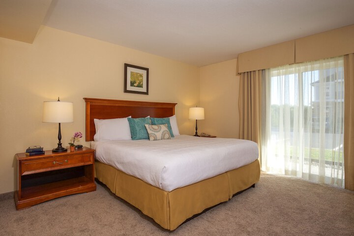 Suite King Size Bed (6 of 7)