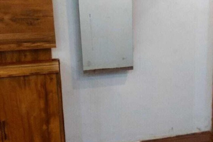 Room 6 of 18