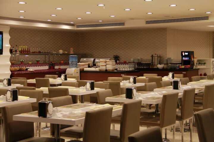 Dining 46 of 75