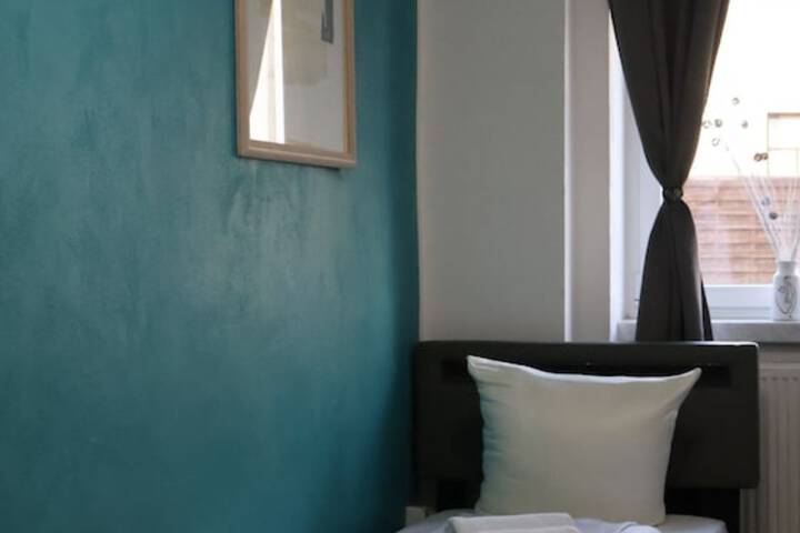 Room 25 of 39