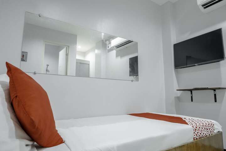 Room 11 of 28