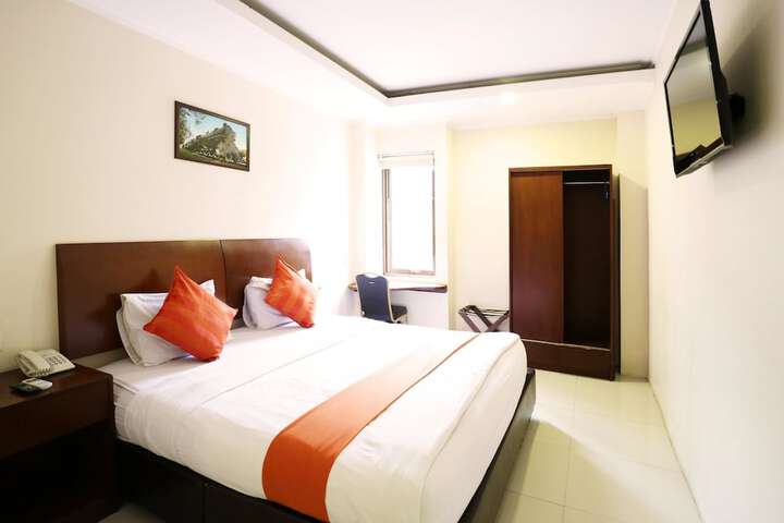 Room 7 of 27