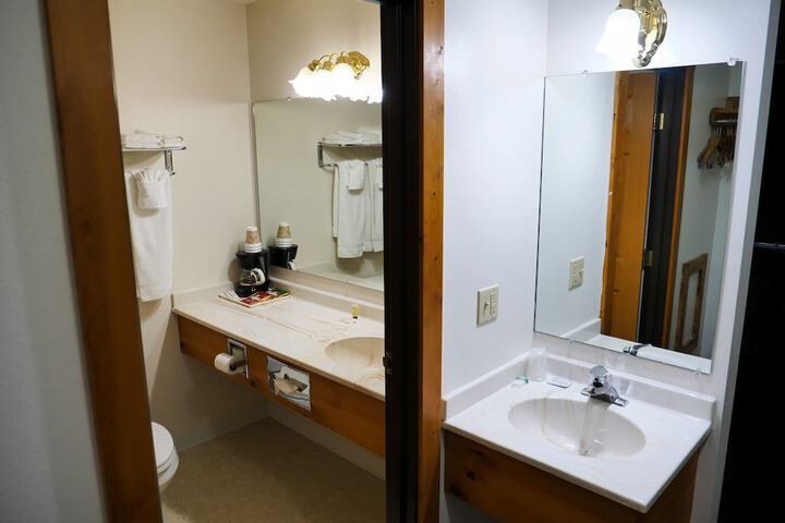 Room 11 of 22