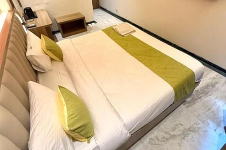 Room 28 of 44
