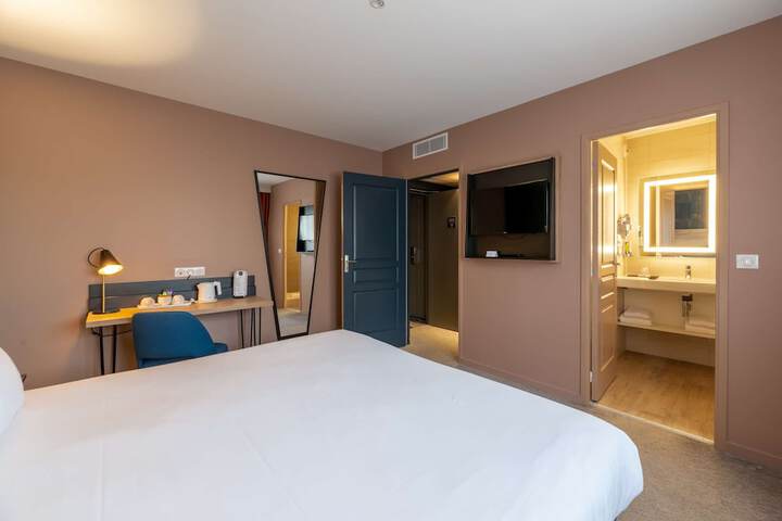 Room 47 of 119