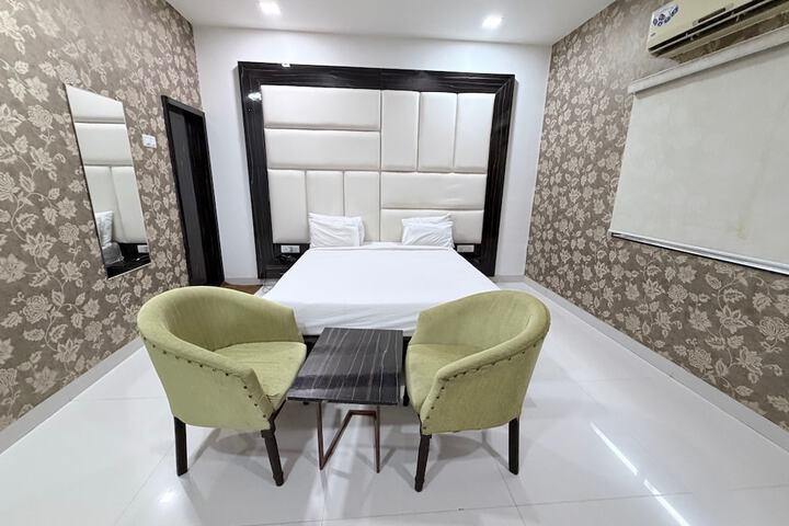 Room 3 of 21