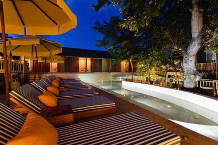 Pool 105 of 262