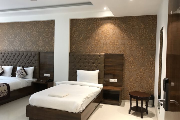 Room 16 of 60
