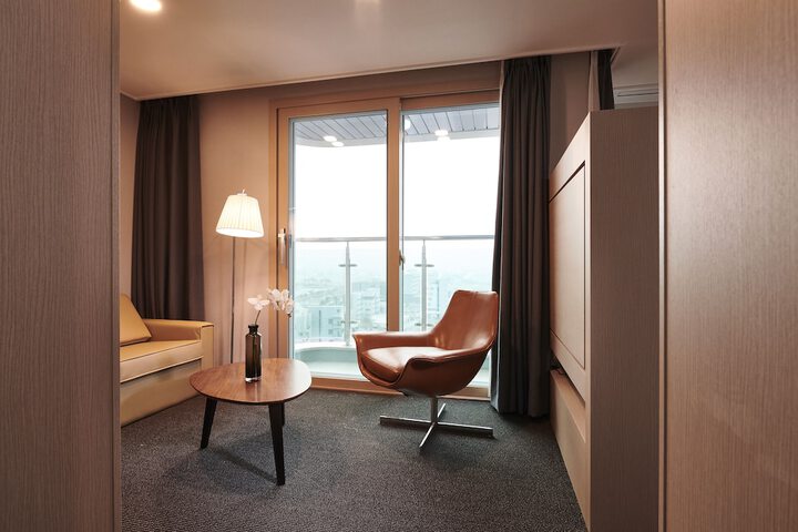 Room 6 of 34