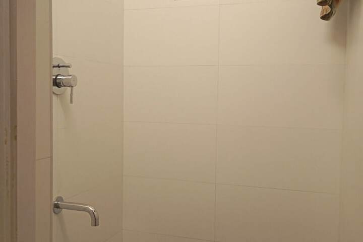 Room 119 of 233