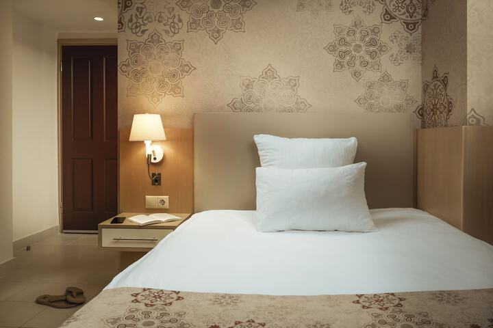 Room 4 of 108