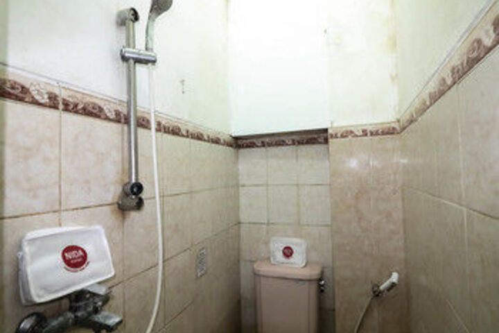 Room 3 of 77