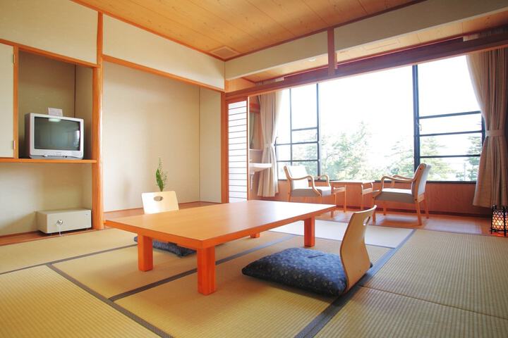 Room 4 of 22