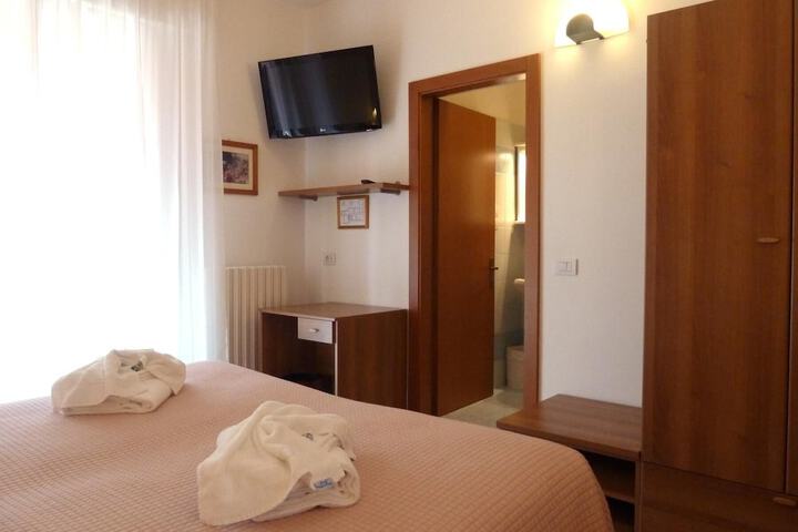 Room 7 of 34