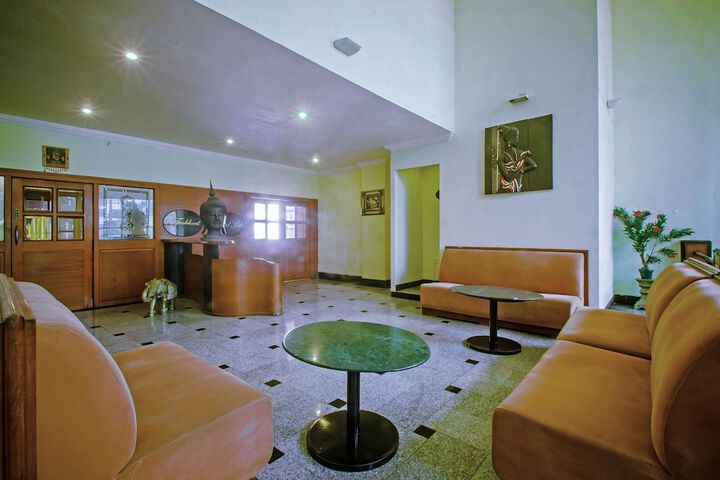Entrance & Lobby