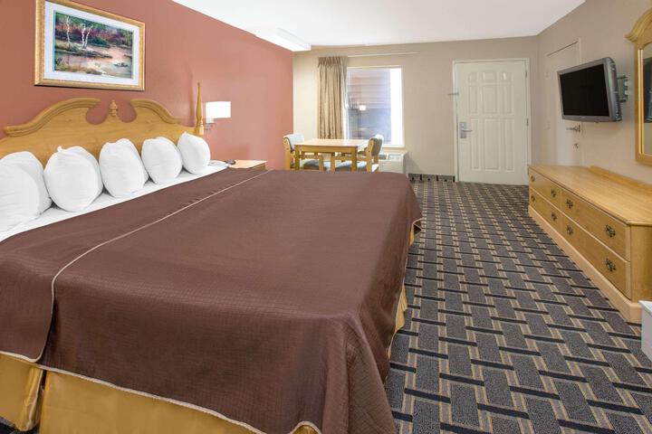 1 King Bed Accessible (6 of 26)