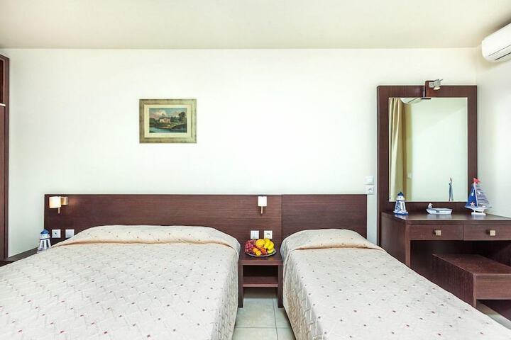 Room 9 of 48