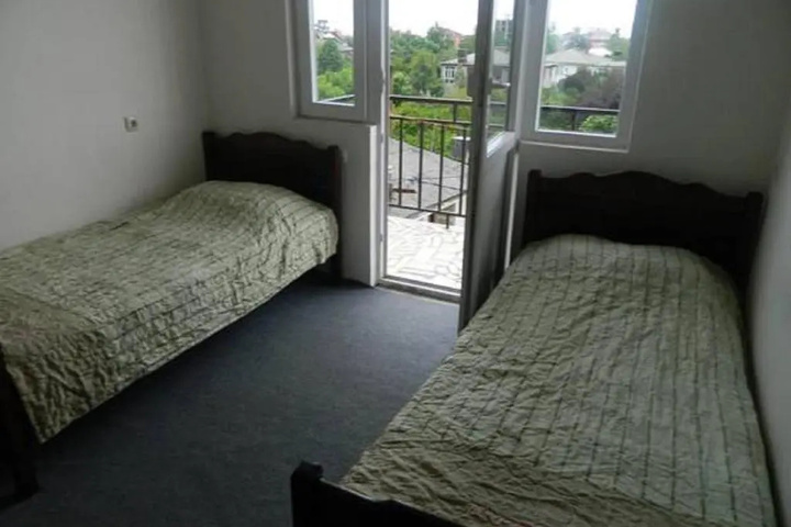 Room 5 of 6