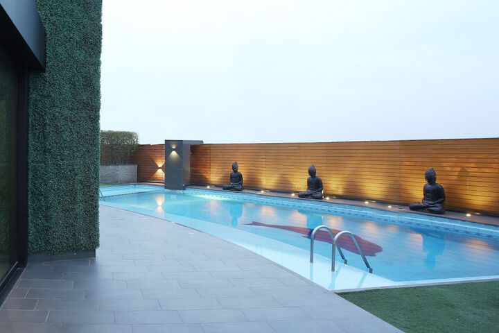 Hotel Pool