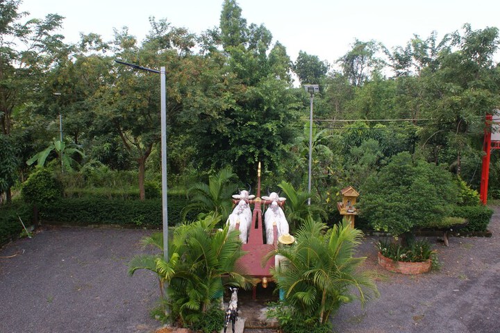 Hotel Exterior 33 of 45