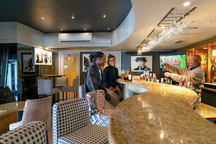 Lounge 275 of 370