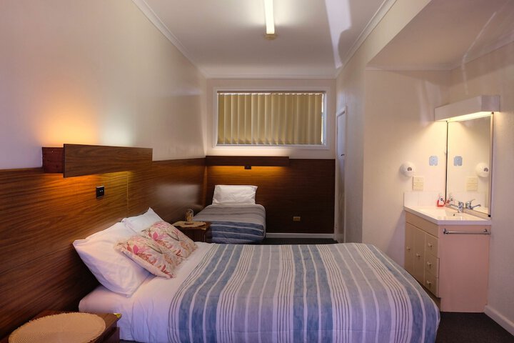 Room 4 of 17