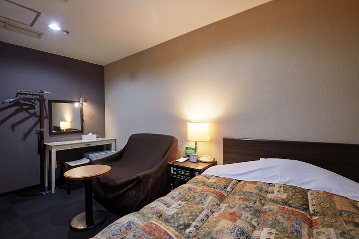 Room 32 of 81