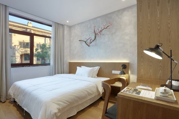 Room 13 of 43