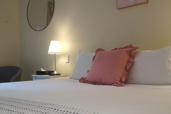 Room 25 of 127