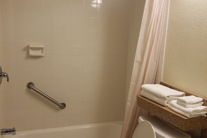 1 King Bed (1 of 15)