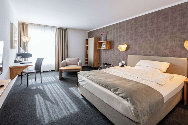 Room 10 of 55