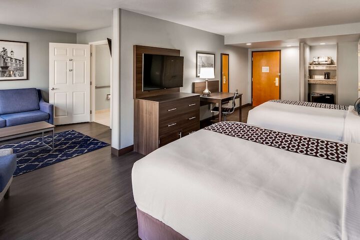 2 Queen Beds Pet Friendly (8 of 13)