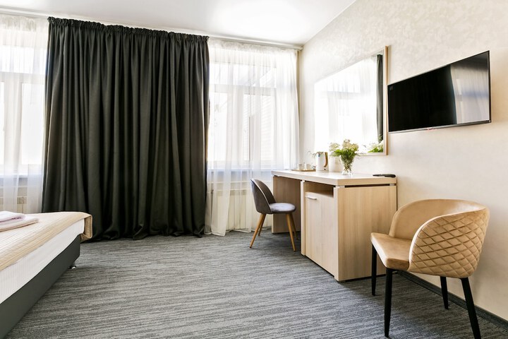 Room 5 of 33