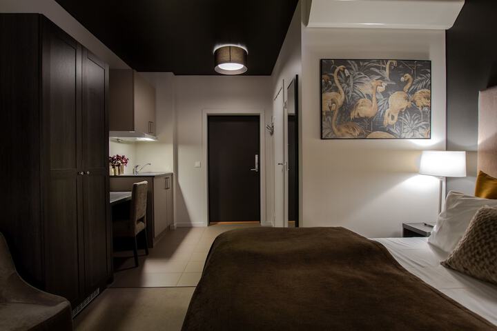 Room 13 of 83