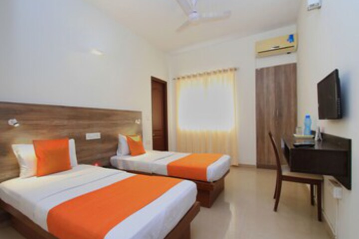 Room 12 of 16