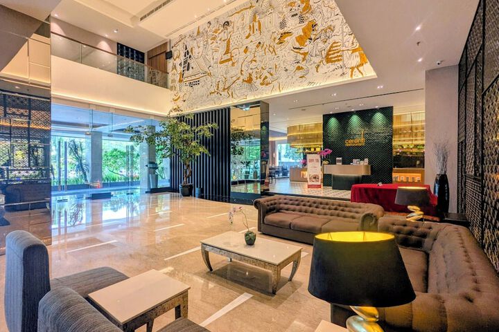 Entrance & Lobby