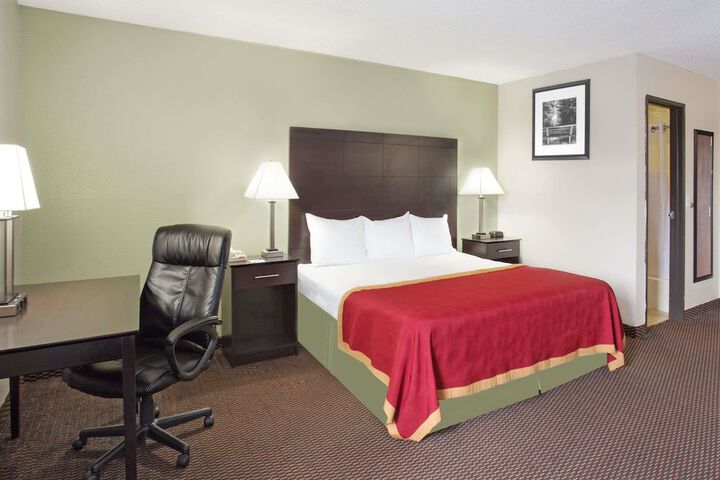 1 King Bed (8 of 13)