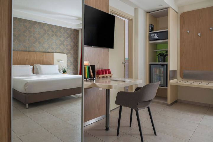 Room 54 of 153